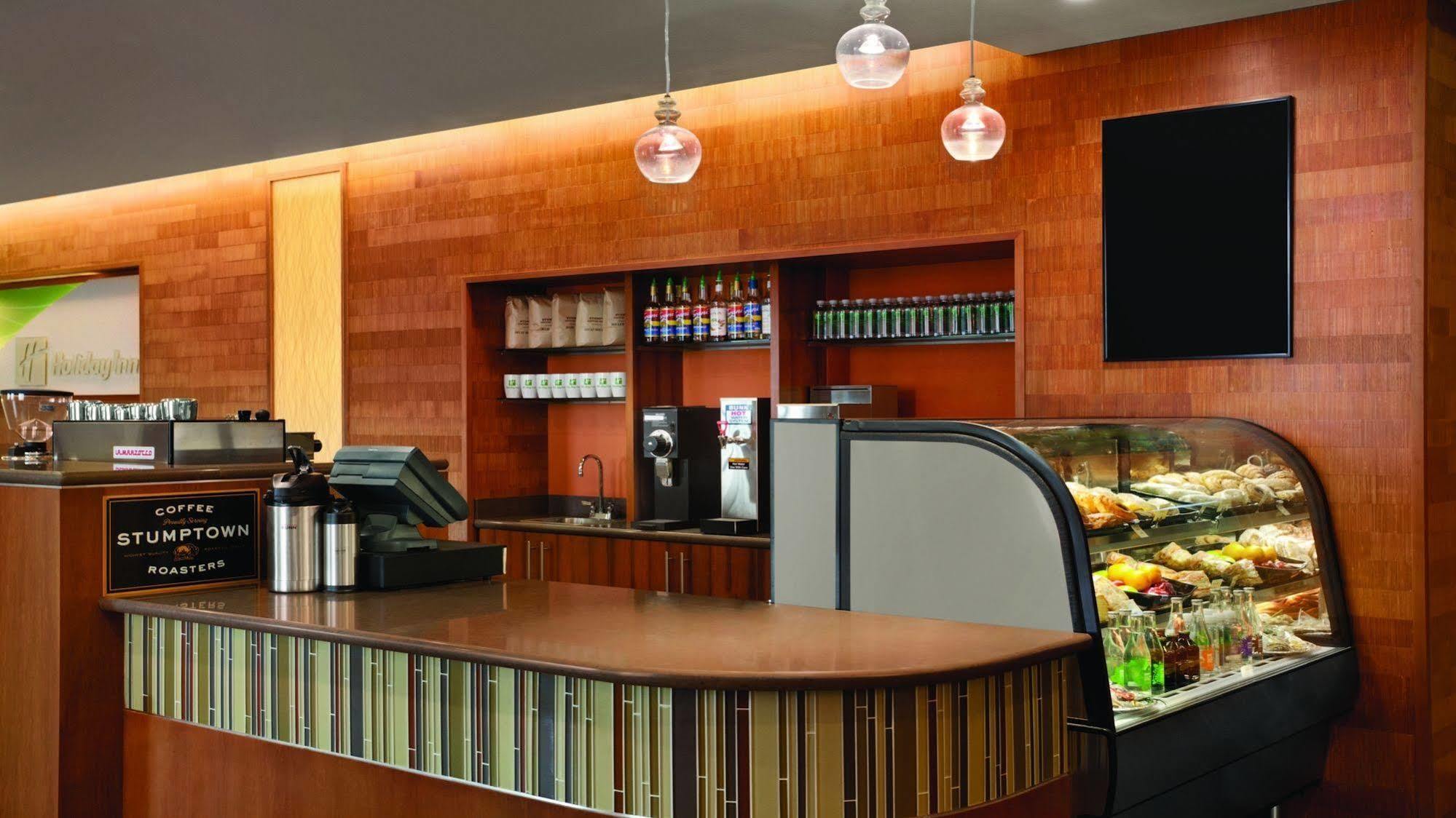 Holiday Inn Portland-Airport I-205 By Ihg Exterior photo